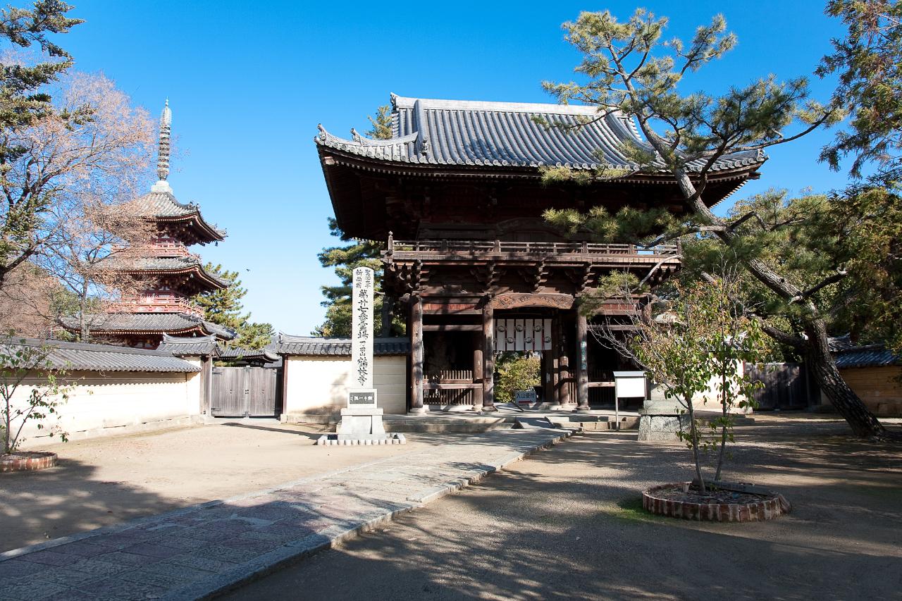 国宝・鶴林寺の特別なお座敷で修行体験