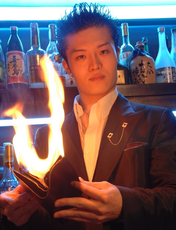 Spend Your Night at a Tokyo Magic Show!