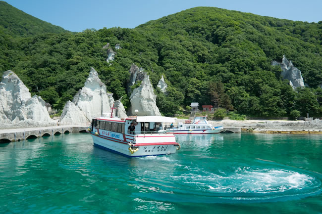 【Saiteikikanko】Enjoy the Nature of Sai Village! A Tour to Watch “Hotokegaura,” a Sculpture Artwork Created by Nature (with Sea Urchin Shelling Experience) / 佐井村の自然満喫！自然が作った彫刻芸術作品「仏ヶ浦」観覧ツアー（ウニ剥き体験付き）