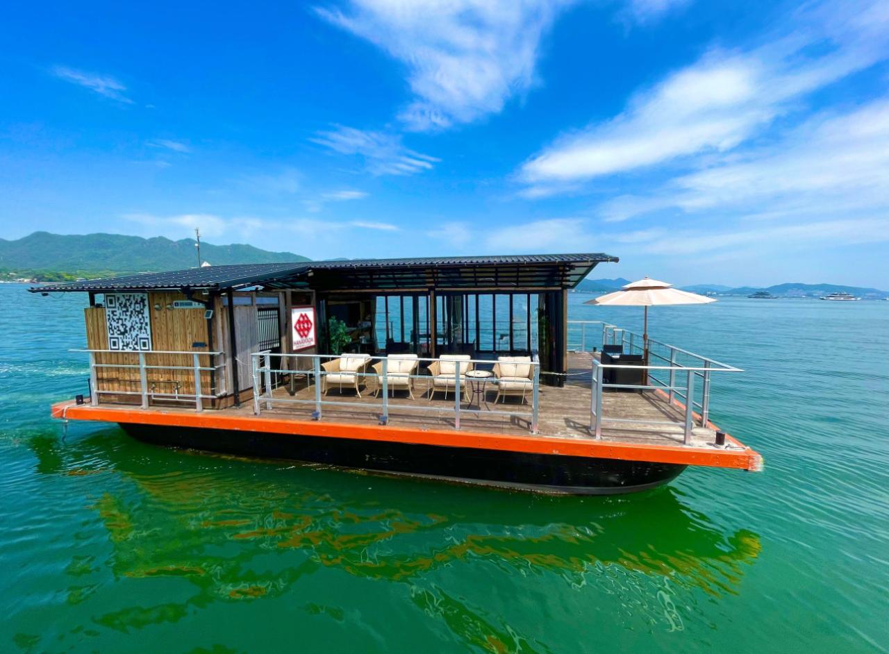 Experience a Dinner Cruise with Authentic Kyoto Maiko on the Sea Restaurant 'HANAIKADA' Against the Backdrop of the Miyajima's Grand Torii Gate