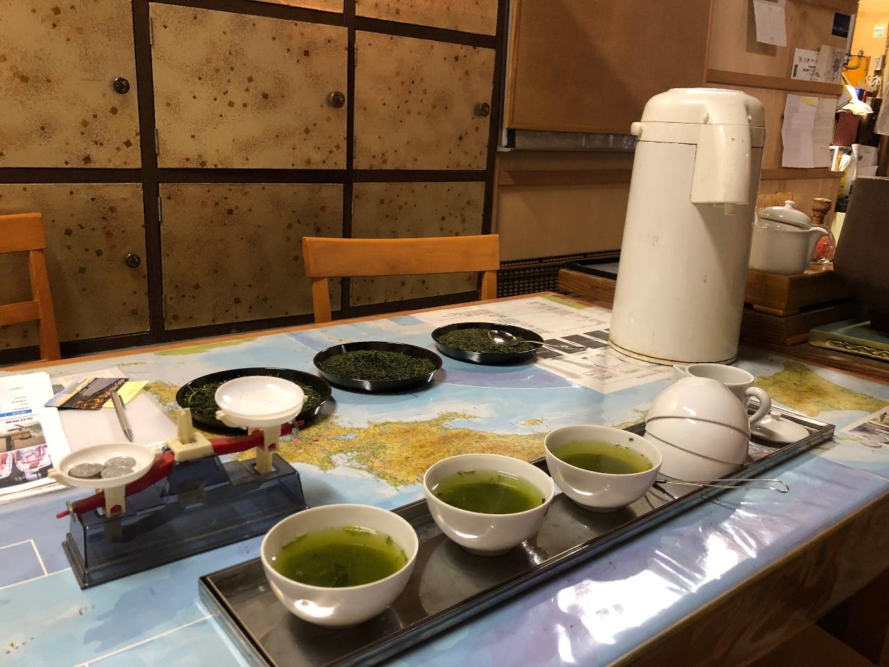 日本茶のシルクロード・函館でお茶のテイスティングとオリジナルブレンド茶作り