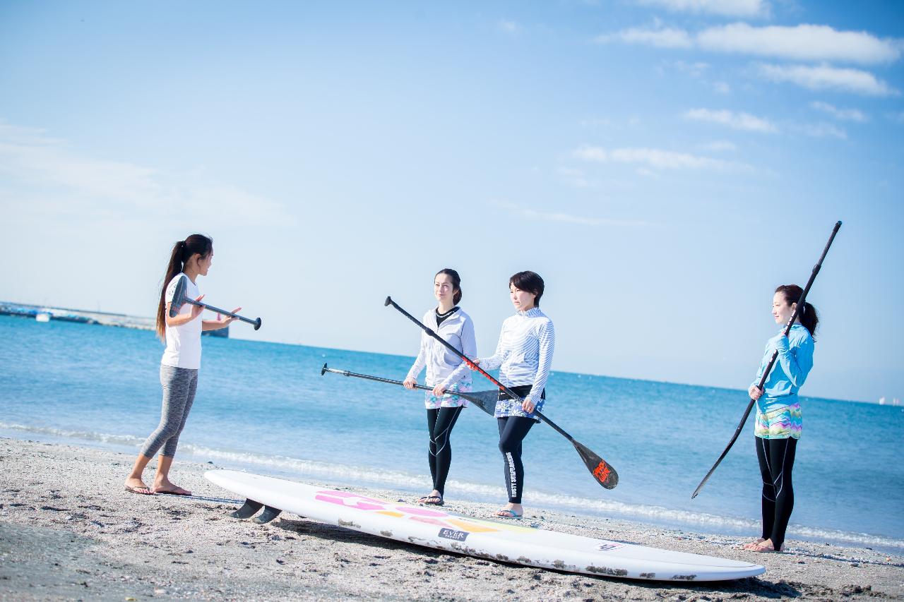 一邊眺望富士山，一邊玩 Stand Up Paddleboarding (SUP) 立槳海上散步吧！