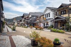 Walking tour of Yamanaka Onsen and tea ceremony experience at the samurai architecture "Mugen-an"