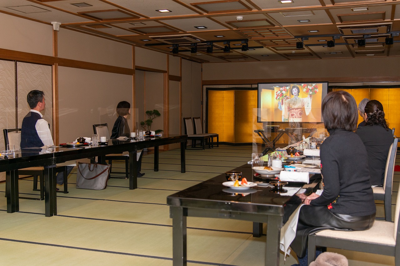 Chat with Geisha! "Akasaka Odori" Video Viewing & Restaurant Lunch Plan