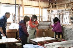【職人体験1日間】４代続く土佐和紙の工房で和紙作りを体験するプログラム
