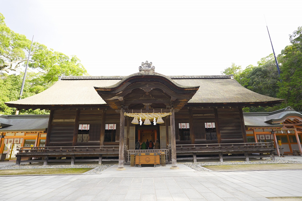 日本を鎮める神社は大三島に？！大山祇神社の歴史を辿り、御神体で絶景を望むEマウンテンバイク&トレッキングガイドツアー