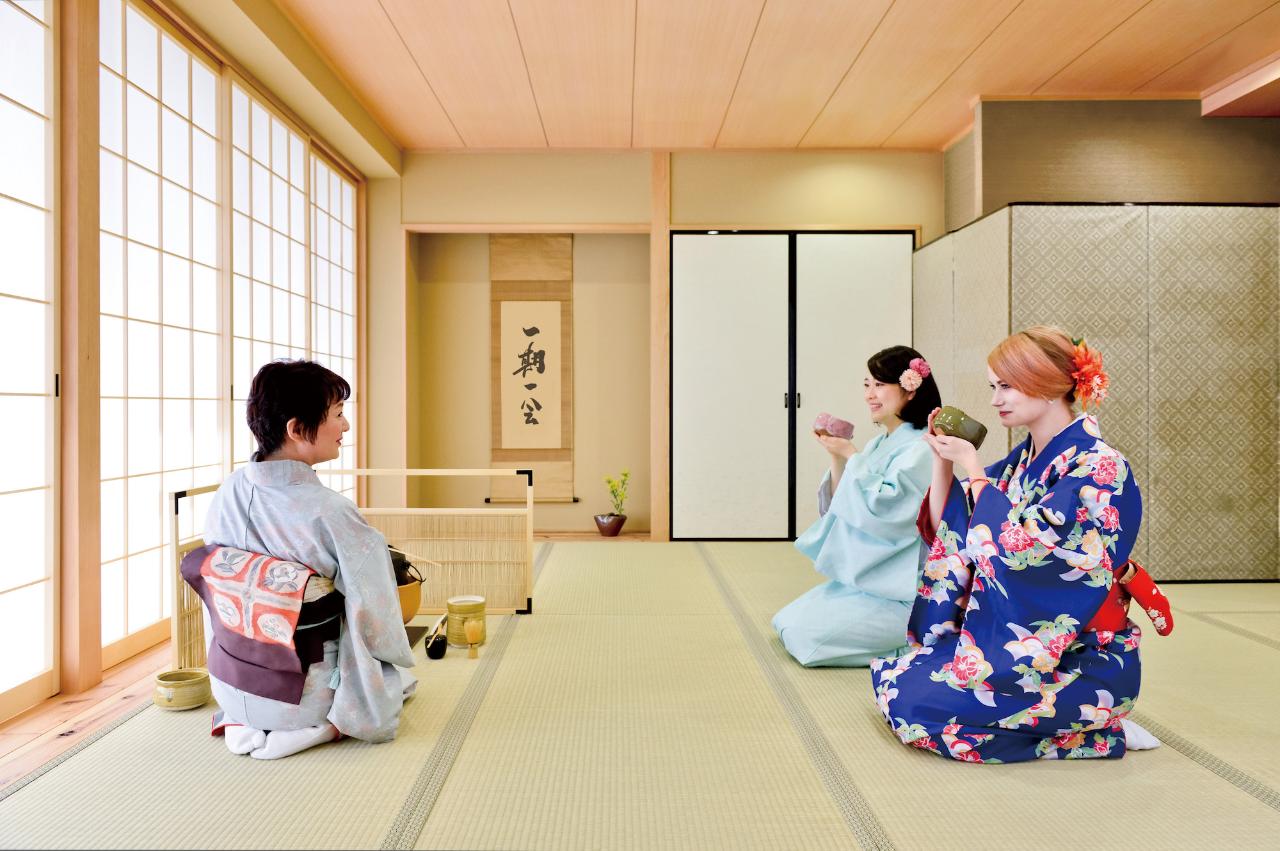 Wear a Kimono and Attend a Tea Ceremony in Osaka! 