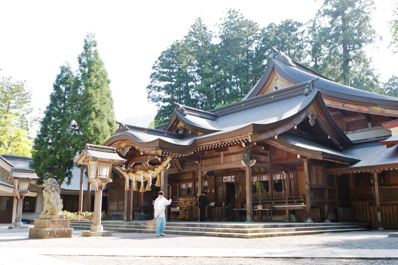 Purification Ceremony and Worship at the Shirayama Hime Shrine in the