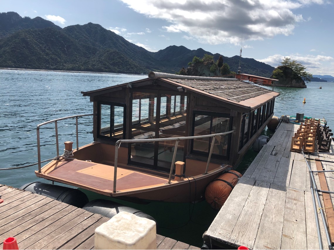 [Traditional Boat "Yakatabune" Plan] Hiroshima Oyster Lunch Cruise on the Seto Inland Sea Overlooking Miyajima
