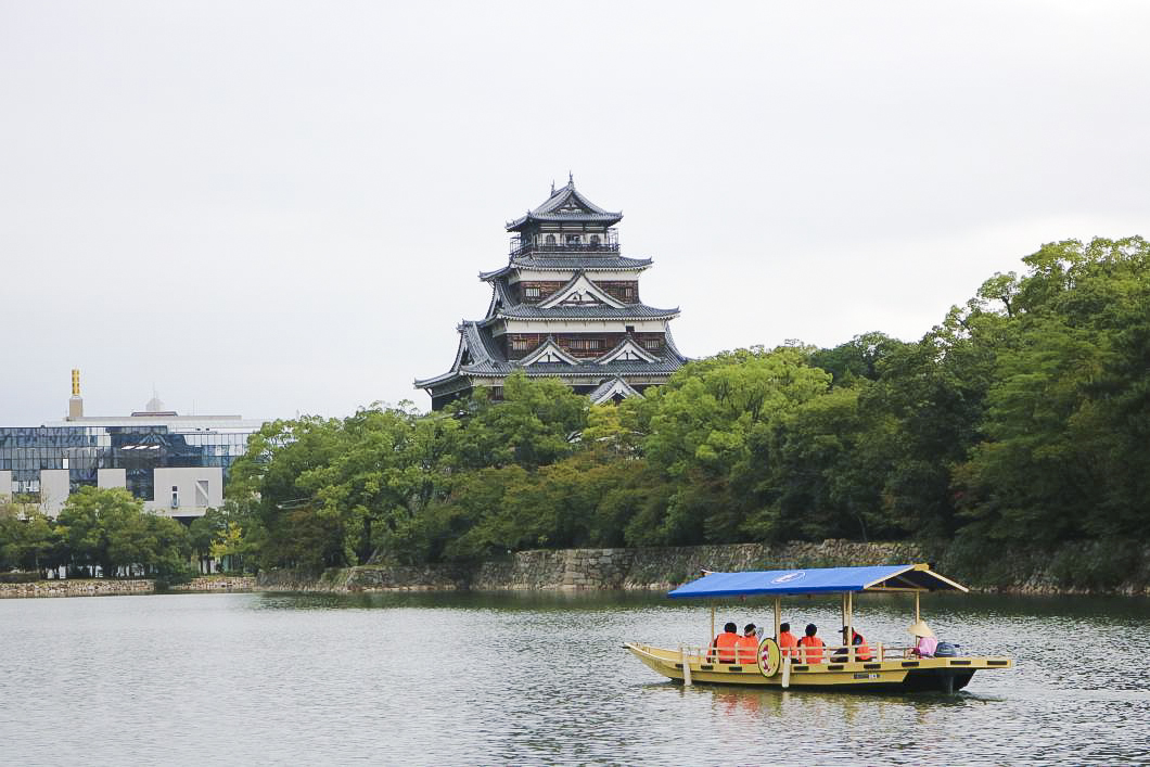 ＜導覽旅遊＞遊覽廣島城美麗護城河的特別遊艇