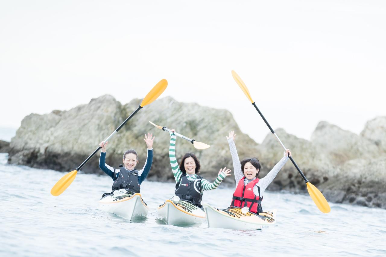 Sea Kayaking with the Grand View of Mt. Fuji