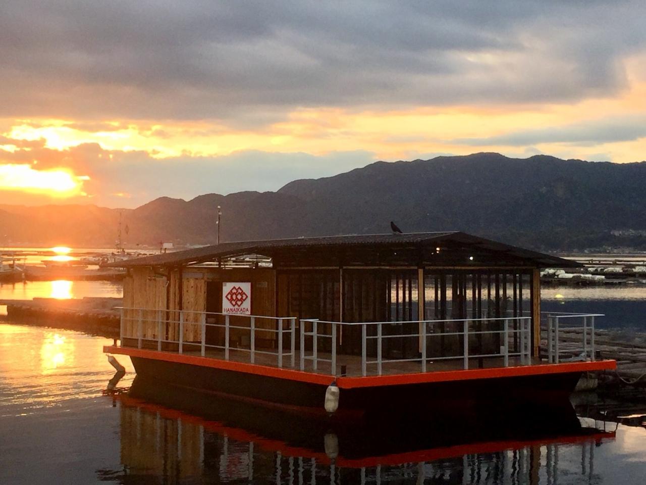 Dinner Cruise on HANAIKADA (Raft-Type Boat) with Scenic View of Miyajima