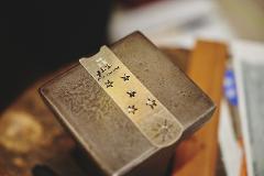 Edo culture incorporating "beauty" into daily life - Making your own "silver bookmark" with a craftsman