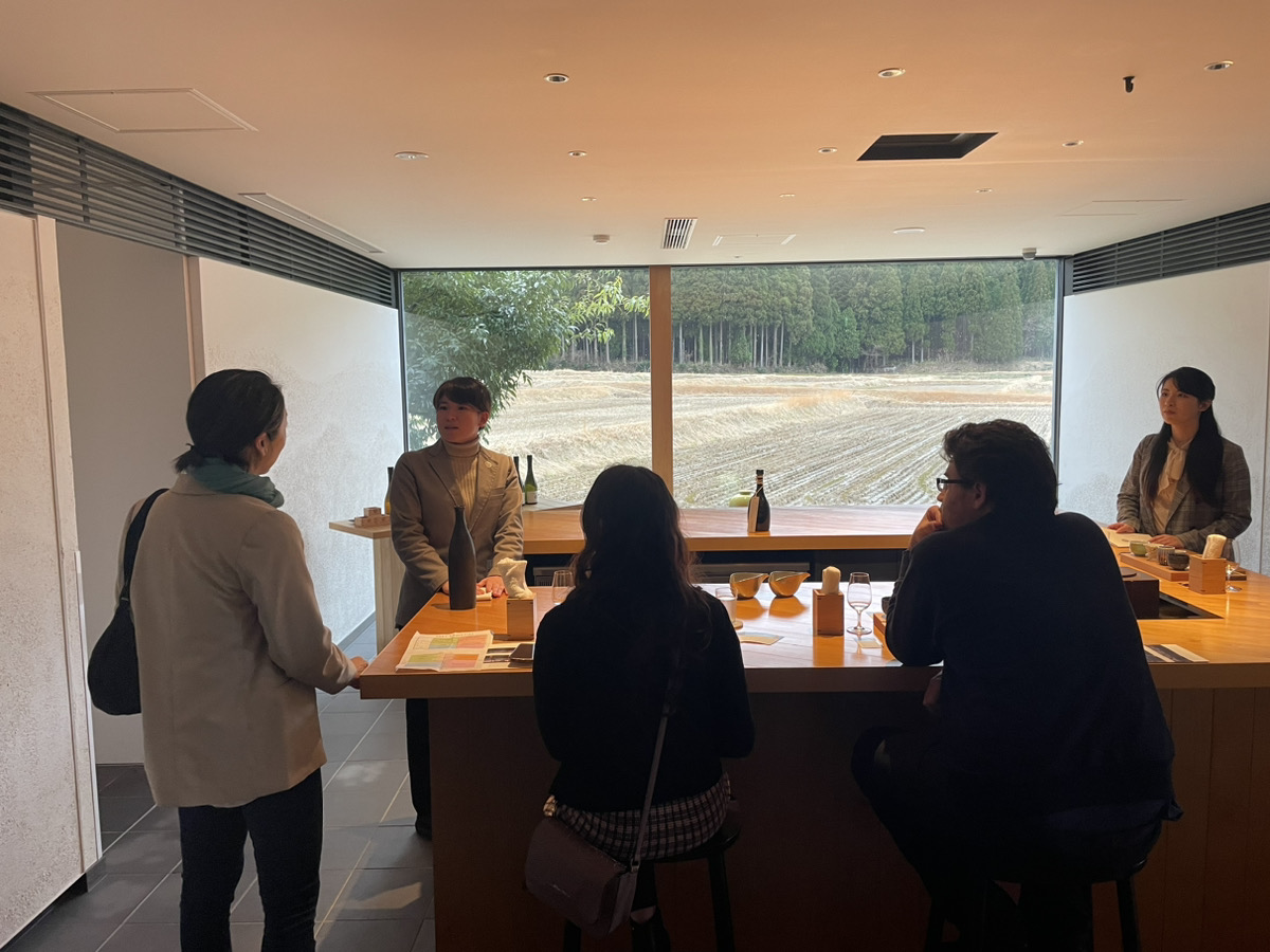 Kutani Yaki gold painting experience at a kiln with a living national treasure & Sake tasting by the God of Sake - the ultimate marriage of sake and tableware