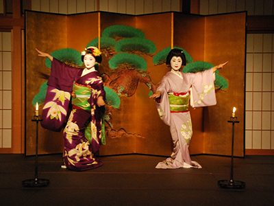 Nighttime Maiko Performance with Local Cuisine