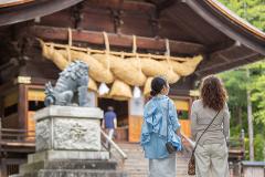 神話時代から日本を守る最古の守護神を訪れる　バスでめぐる諏訪大社ツアーと諏訪湖のほとりにある旅館内でお花見体験