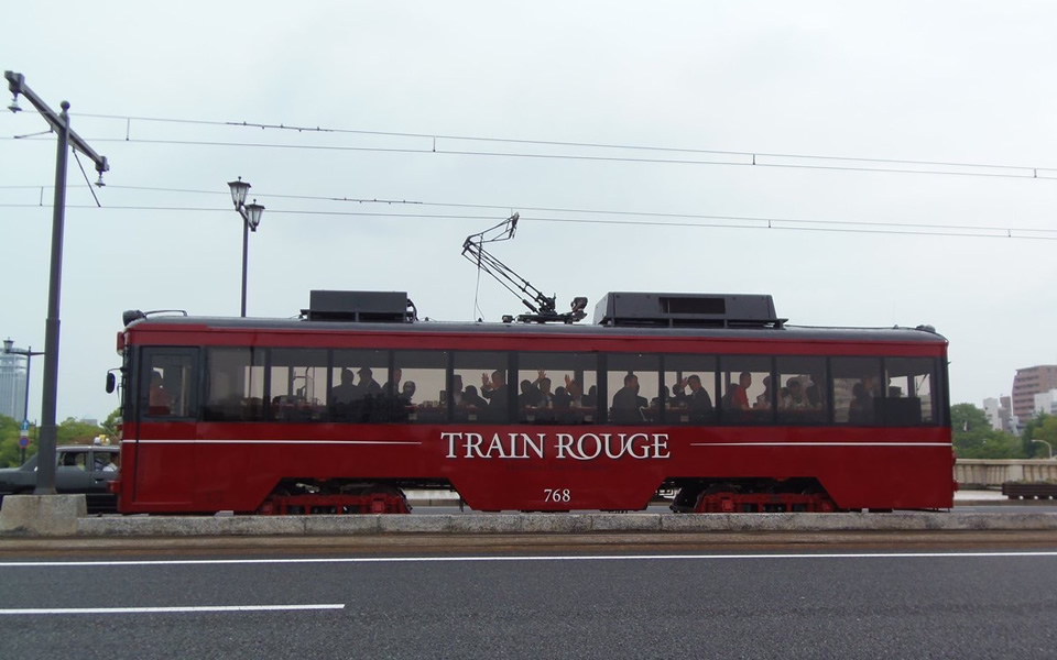 Eat, Drink, and Enjoy the Scenery on Hiroshima's Luxurious Train Rouge (Groups Only)