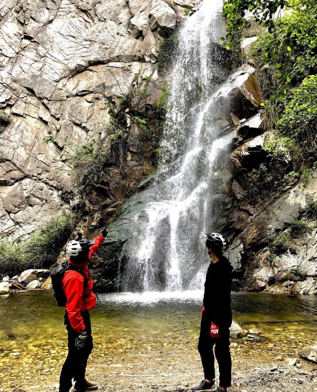 Los Angeles Waterfall e-bike Tour - Electric MTB