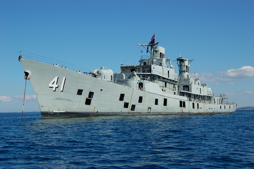 ex-HMAS Brisbane wreck dive