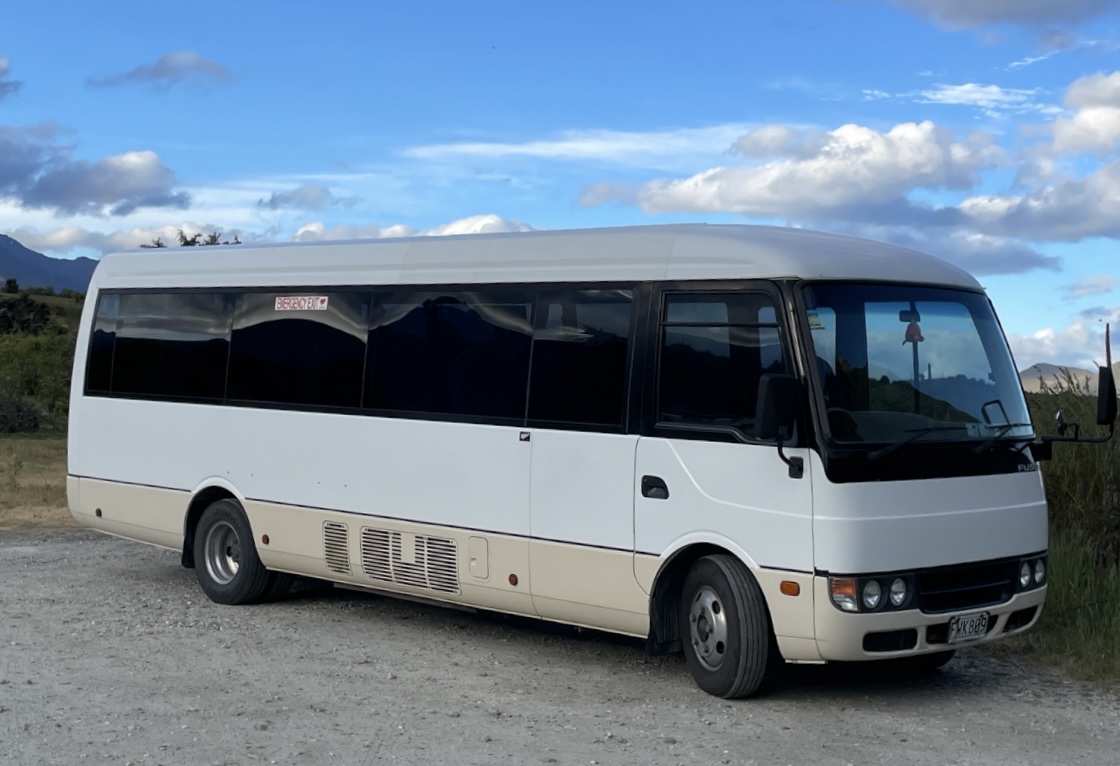 19 seat coach - CHAUFFEUR Ski Transport