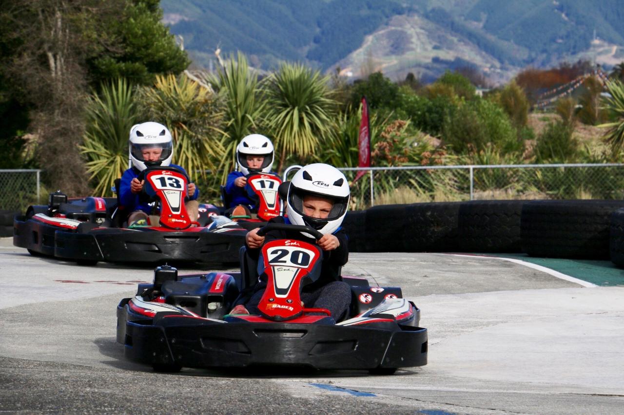 ZZ BOOK NOW LIMITED TIME DEAL - 10 minutes of Fun Karts 2020