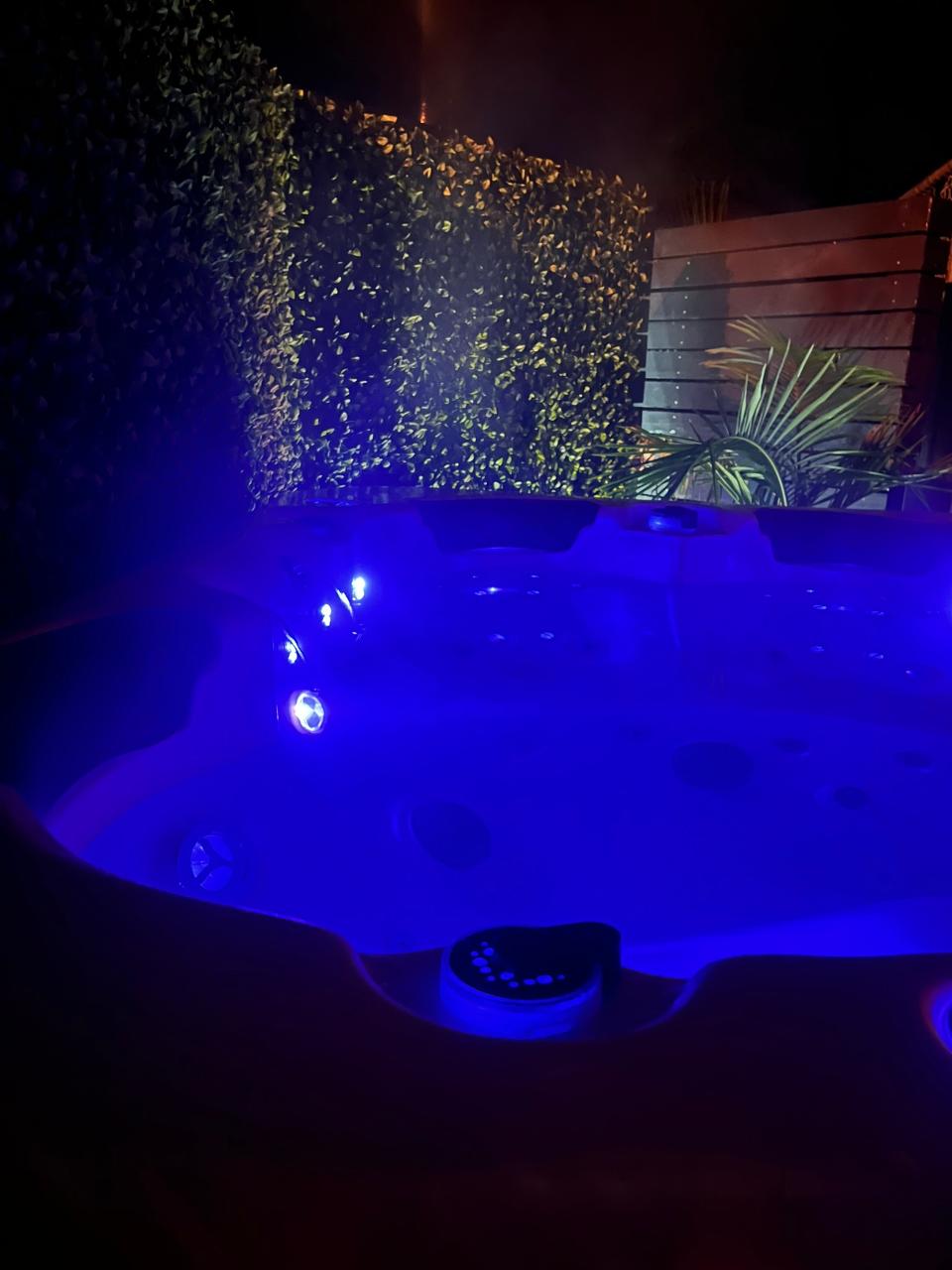 Book a Private Spa Pool for 1 hour