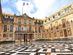  Palace of Versailles Guided Tour in English with Skip-the-Line Access and Passport Ticket 