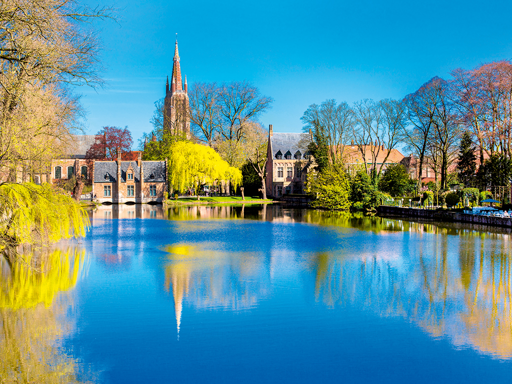 Private Day-Trip from Paris to Bruges The pearl of the Flanders