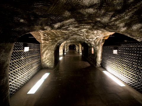 CHAMP_DomPerignon_Caves__Philippe_Galowitch