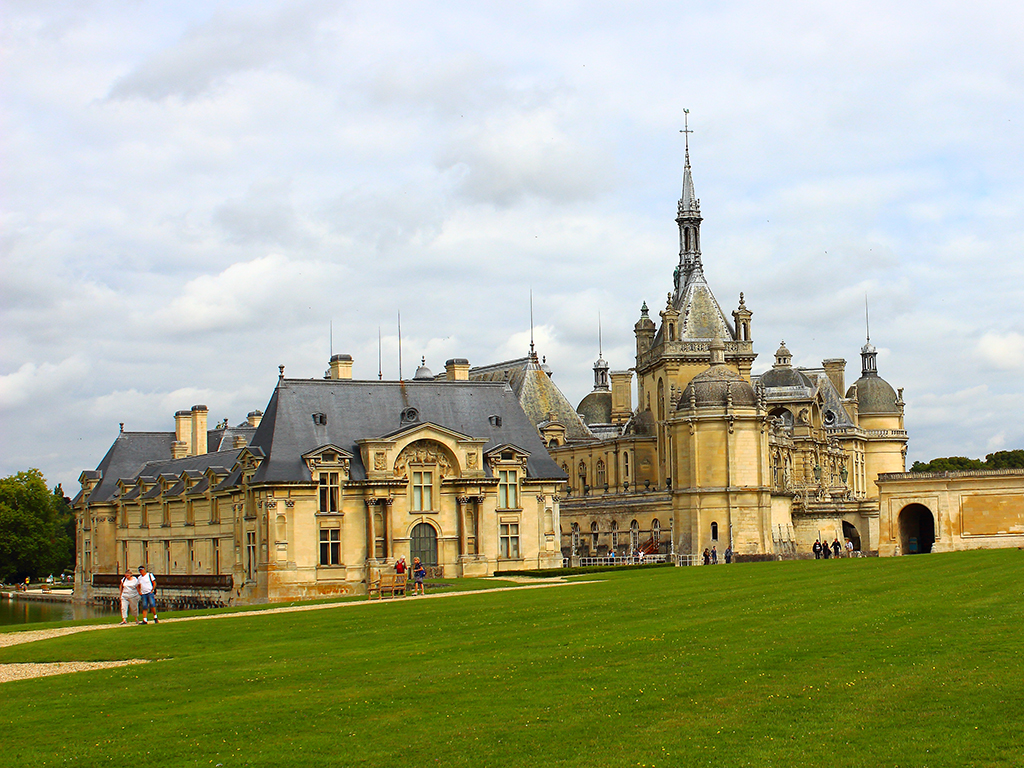 Half-day Private Tour to Chantilly Castle from Paris