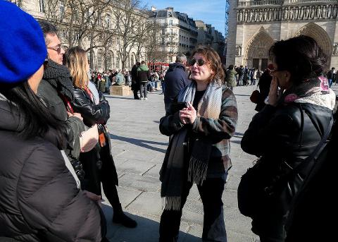 Paris: Notre Dame Cathedral inside & Neighborhood Guided Tour
