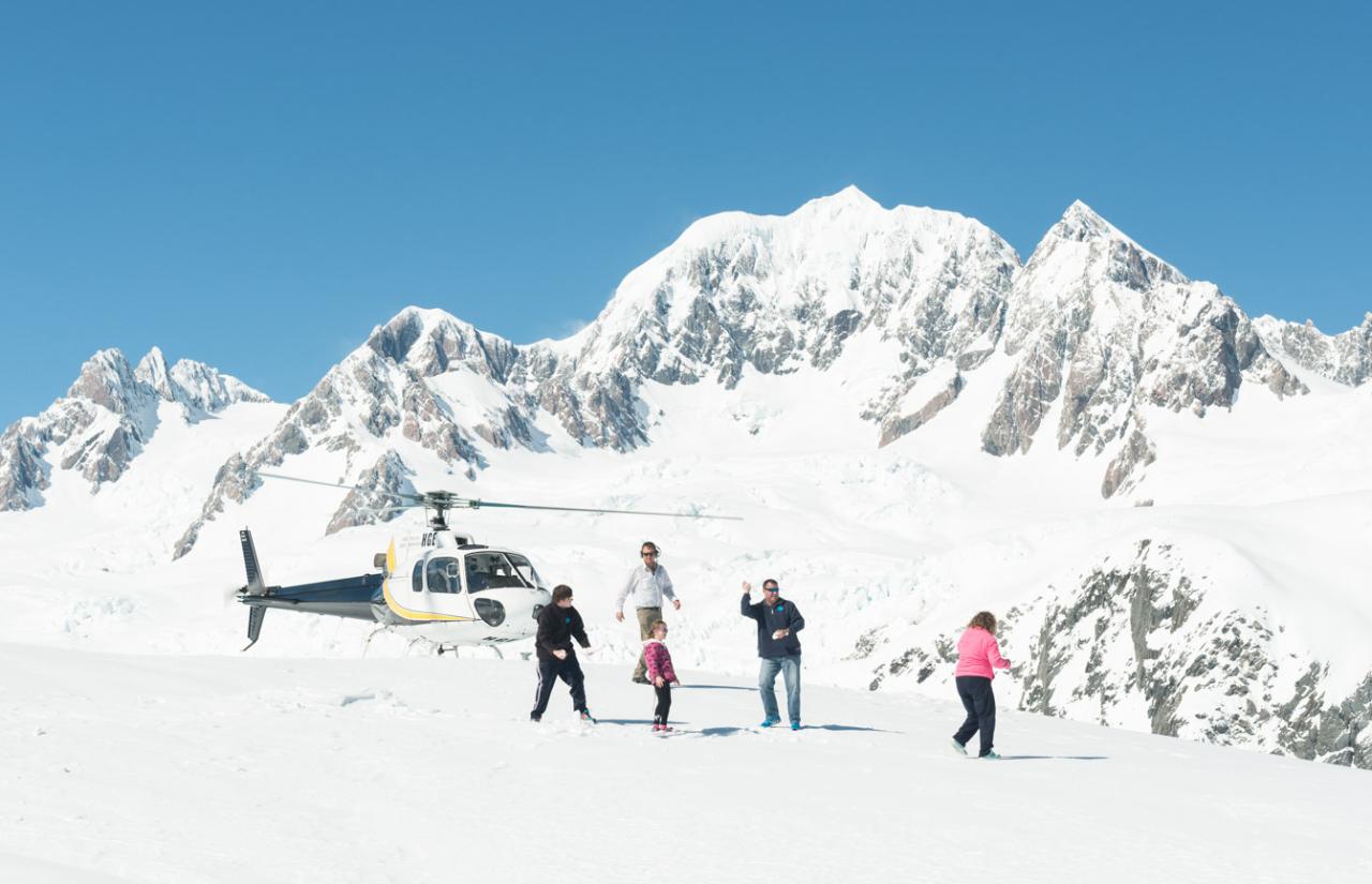 Helicopter flight with snow landing, family package* (*2 Adults 2 Children, Fox Glacier departure)