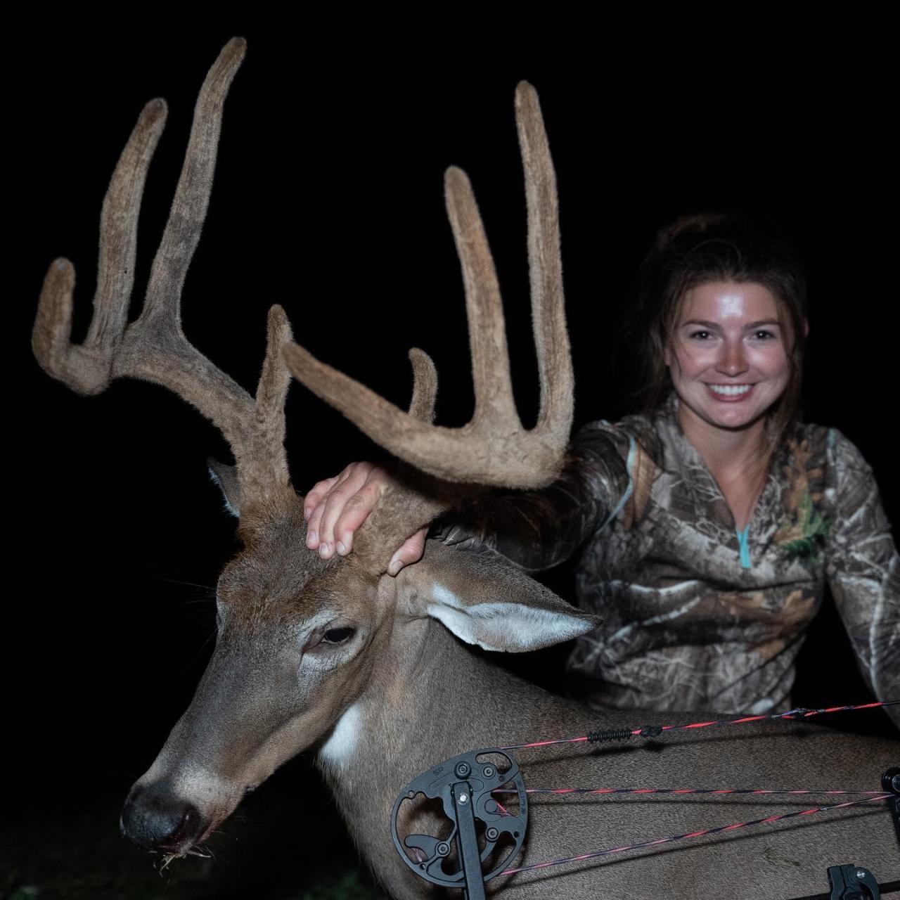 Central Camp Kentucky 7 Day 8 Night Bow Hunt - Opening Week