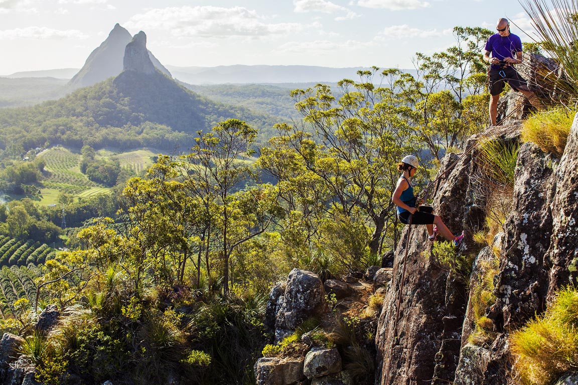 玻璃房山脉溜索速降 - Abseiling Mount Ngungun (Glasshouse Mountains)