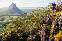 玻璃房山脉溜索速降 - Abseiling Mount Ngungun (Glasshouse Mountains)