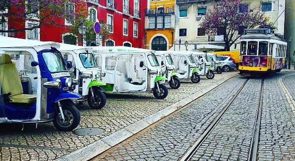 Follow the 28 Tram | Portuguese