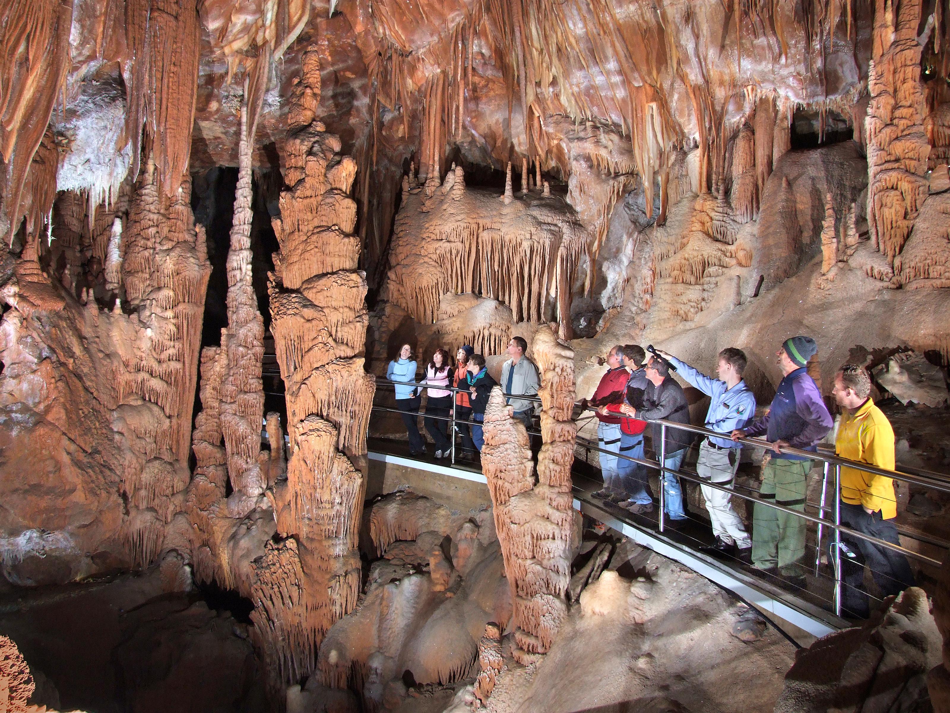 jenolan caves day tour