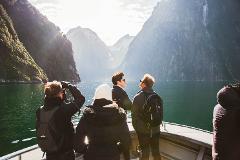 Milford Sound 6:30am / Glass Roof Scenic Tour & Cruise (incl. Picnic Lunch)