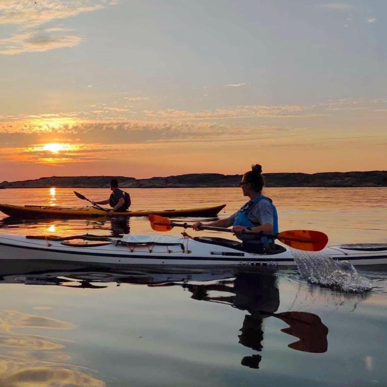 Kvällspaddling & Yoga / Sunset kayaking & Yoga