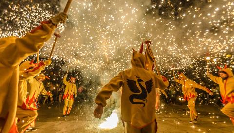 Private Traditional correfoc (Fire running) tour from Barcelona