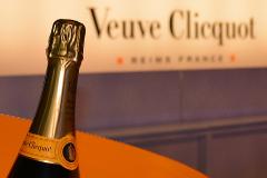 Champagne Day Tour with Tasting: Veuve Clicquot, local winery & Lunch