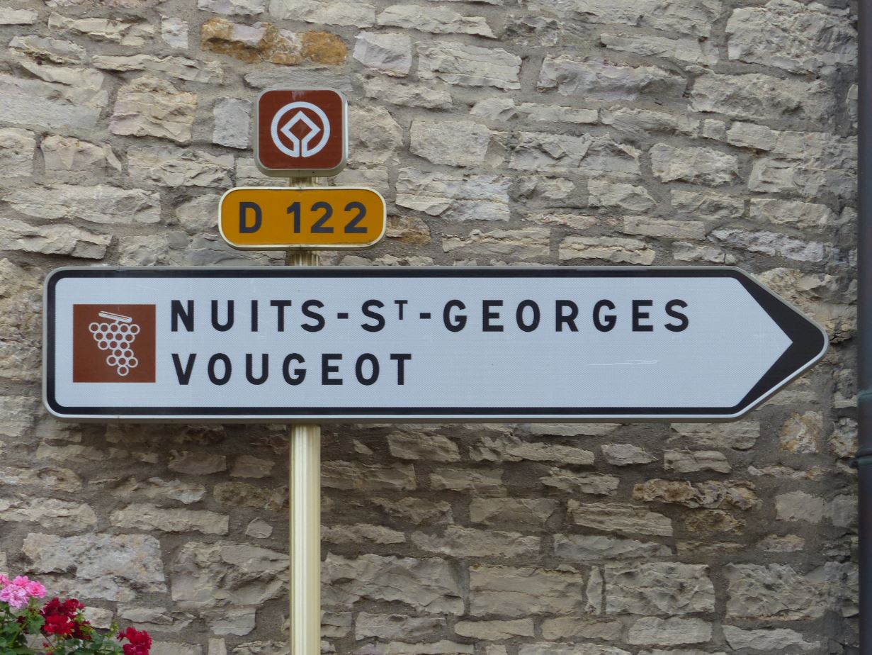 France Intense Group: Day tour in Burgundy with 14 wine tastings at local wineries — Burgundy — Côte d'Or & Côte Chalonnaise - Photo 4