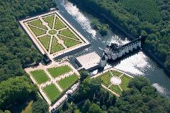 Loire Valley Private tour with Chenonceau & Chambord and wine tasting at Caves Ambacia
