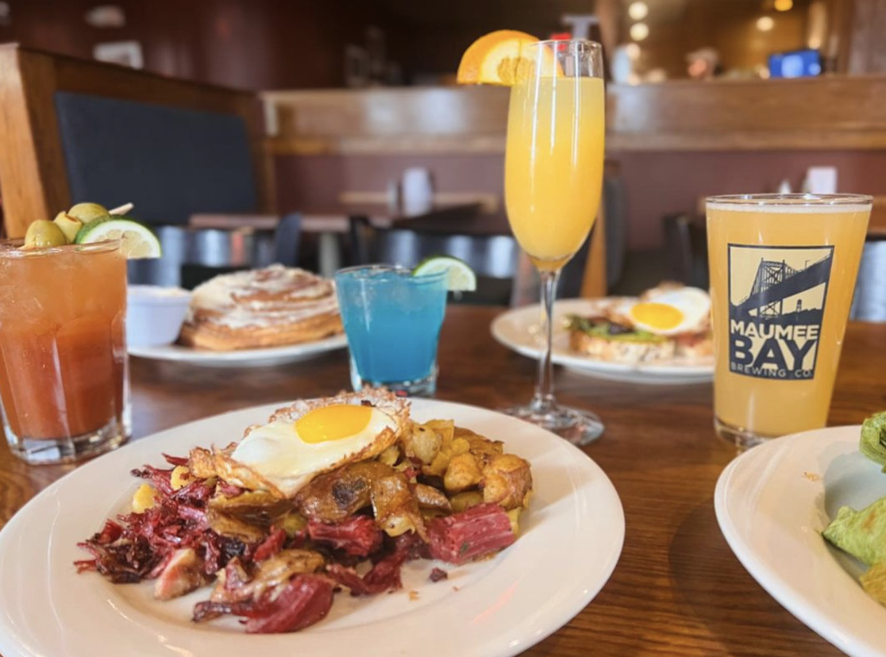 2.5 Hour Brunch Experience Tour - *Eat at Maumee Bay Brewing Co.