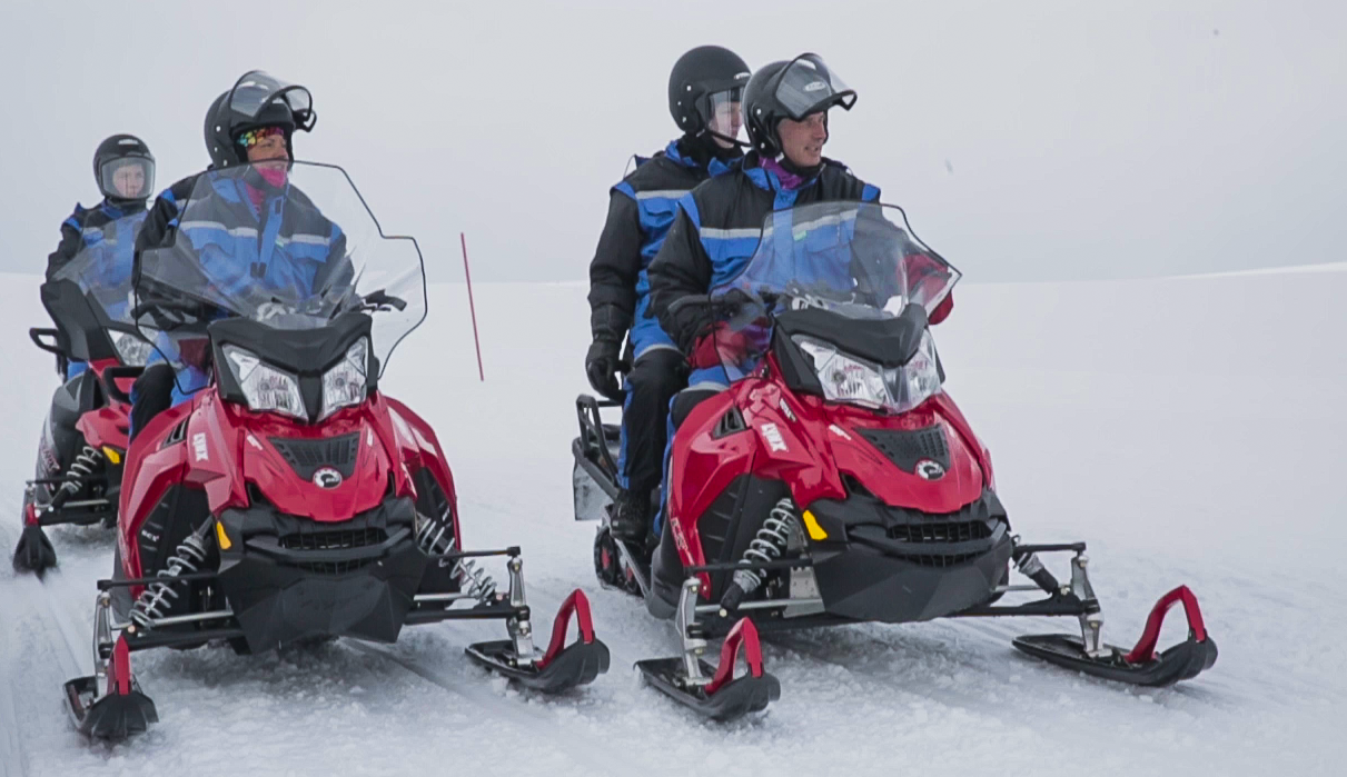 Snowmobile Safari into the remote Arctic plateau