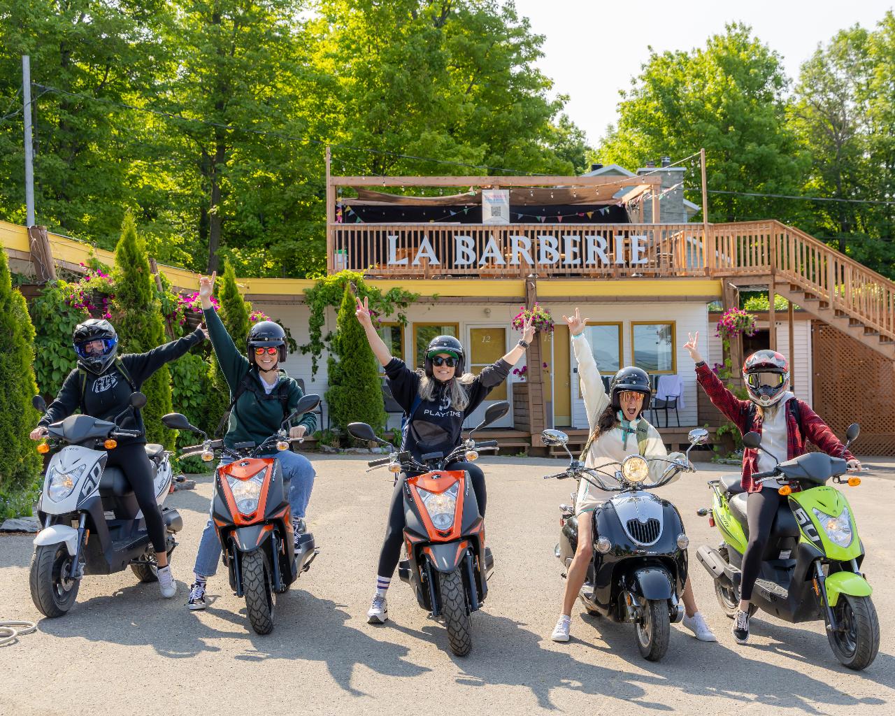 Quebec City: Guided Scooter Tour of Île d'Orléans – Explore Scenic Wonders / Tour Guidé en Scooter de l'Île d'Orléans