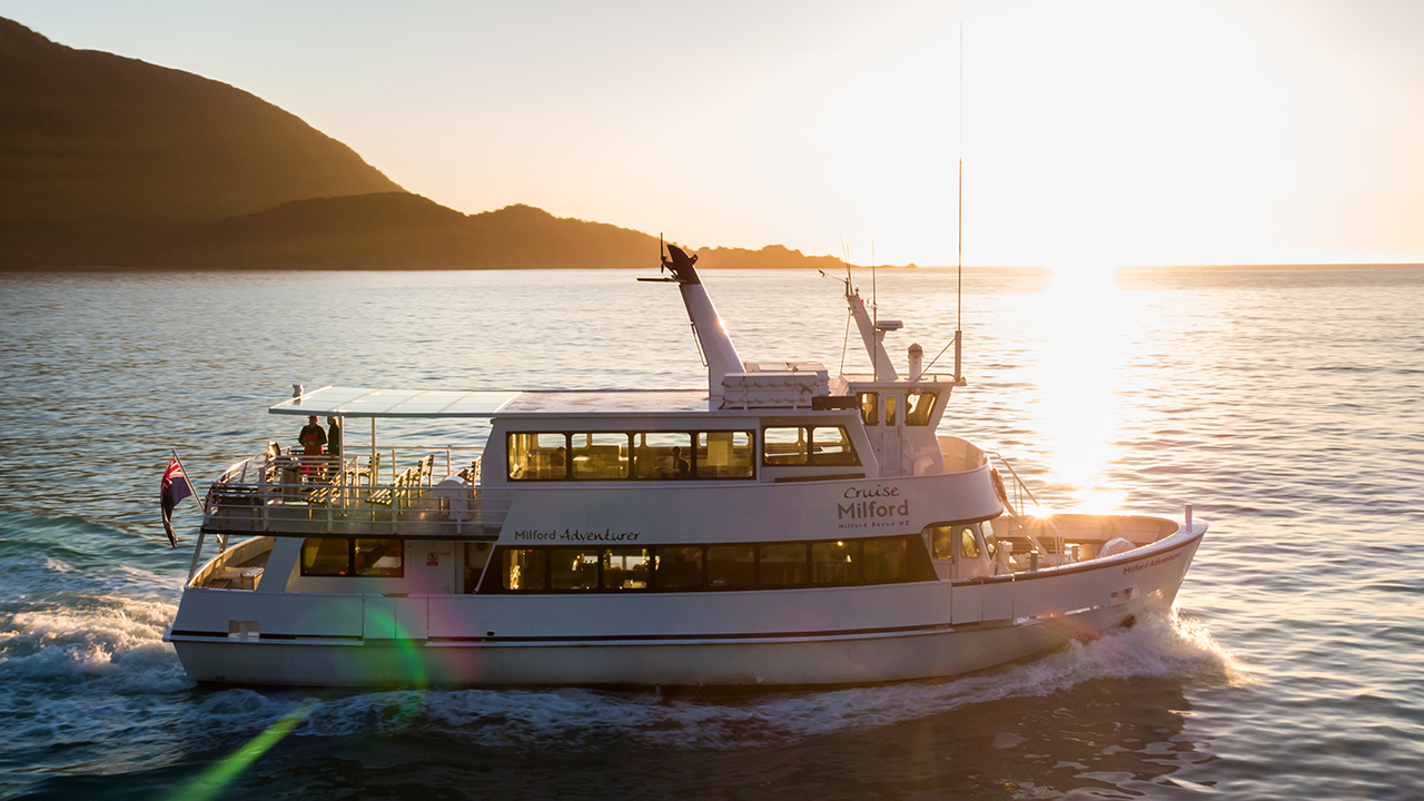 Milford Sound Small Group Tour with Cruise Milford from Queenstown (Return Trip)