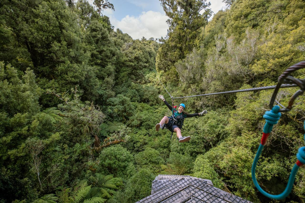 https://img.rezdy.com/PRODUCT_IMAGE/90077/22om_zipline_on_the_Original_Tour_edited.jpg