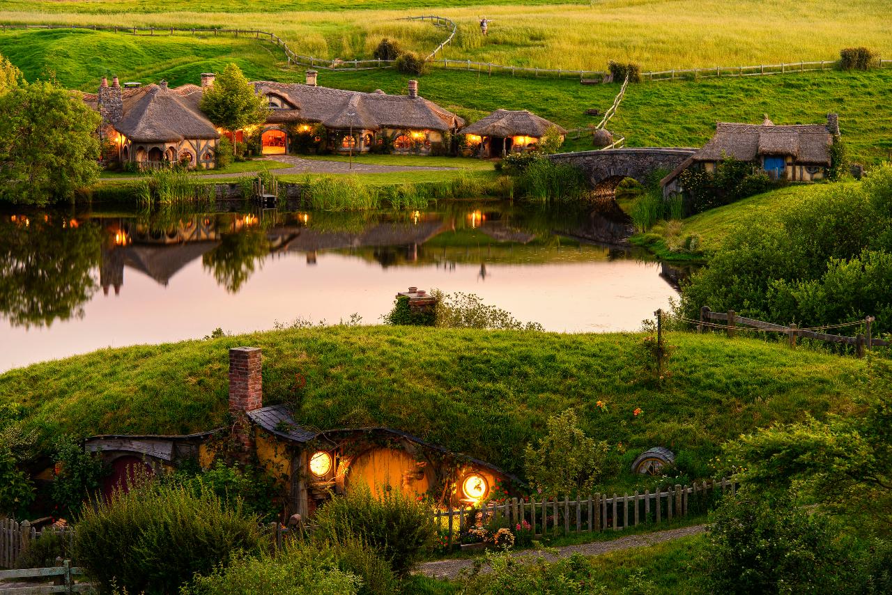 Hobbiton Movie Set Small Group Tour from Auckland (Return Trip) CA
