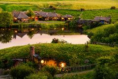 Hobbiton Movie Set Small Group Tour from Auckland (Return Trip) CA